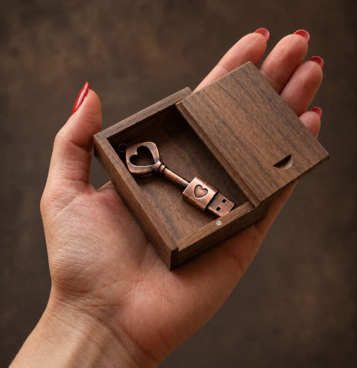Luxuriöses Geschenk Boudoir-Film vom Videografen in edler Geschenkbox USB
